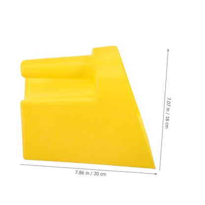 BESPORTBLE 2pcs Plastic Feed Shovel for Livestock Durable Farm Food Scoop for Poultry Cattle Sheep Thickened Design for Efficient Feeding