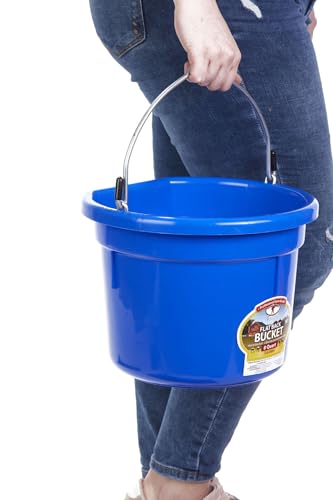 Little Giant® Flat Back Plastic Animal Feed Bucket | Animal Water and Feed Bucket with Metal Handle | 8 Quarts | Blue - color: Blue