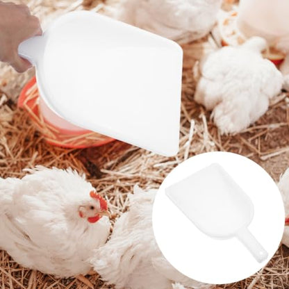 Plastic Poultry Feed Shovel with Large Capacity and Convenient Hanging Hole, Sturdy Pp Garden Scoop for Livestock Feeding and Farming, Handy Farm Tool for Soil and Food Handling