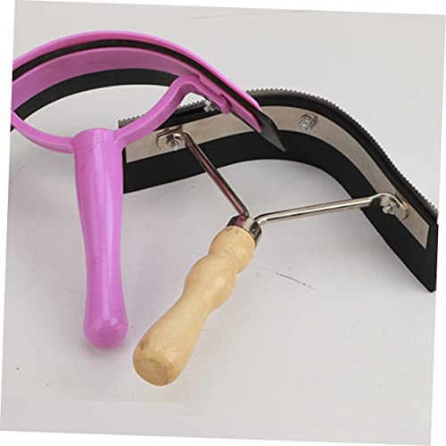 1Pc Livestock Cleaning Brush with Ergonomic Handle Durable Toothed Design for Horse Grooming and Cattle Care Increases and Easy to Clean