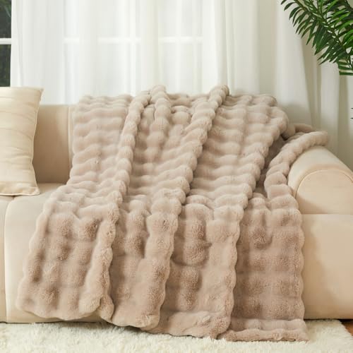 The Malibu Blanket - LuxeComfort Faux Fur Bubble Blanket 50"x60" Beachstone - Luxuriously Soft, Elegant, Reversible Design, Home Décor, Picnics, and Travel (Beachstone, Throw 50x60) - color: Beachstone, size: Throw 50x60