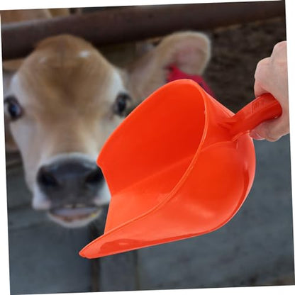 BESPORTBLE Poultry Shovel Handheld Feeding Scoop for Livestock Capacity Farm Tool for Easy Transfer Lightweight and Portable Design for Cattle Goats and Chickens