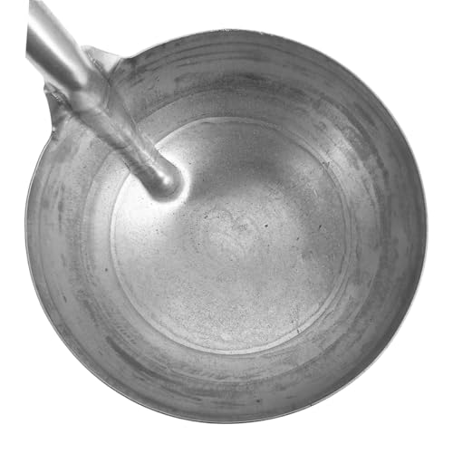 Toyvian Heavy Duty Iron Ladle for Feeding Watering Portable Water Scoop for Livestock Horses Farmers Ergonomic Handle for Easy Use Multipurpose Tasks