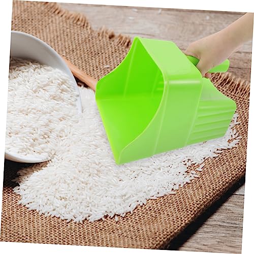 VANZACK 2Pcs Heavy Duty Plastic Poultry Feed Shovel for Farm and Garden Large Feeding Scoop Enclosed Handle for Livestock and Poultry