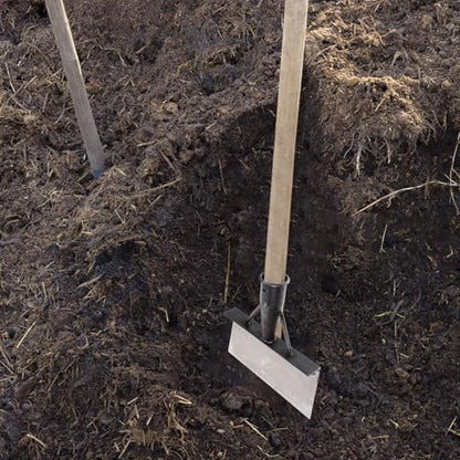 MERRYHAPY Heavy Duty Metal Poultry Dung Scoop Shovel for Chicken Coop Cleaning Multifunctional Excrement Cleaner Long Handle Sturdy Design