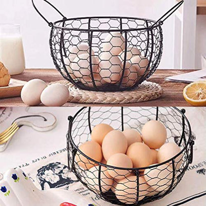 Round Chicken Wire Egg Basket, Farmhouse Metal Chicken Egg Collecting Basket with Handle Vintage Gathering Basket for Gathering Fresh Eggs Fruit Countertop Storage