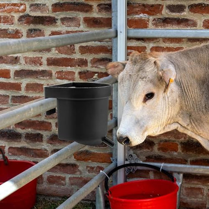 4 Quart Single Teat Calf Milk Feed Bucket, Hook Over Hanging Calves Feeder Bucket with Nipple, Mountable Plastic Livestock Feeder for Farm Stall Barn Cowshed Cattle Housing Feeding