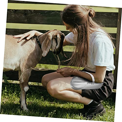 Durable Iron Livestock Fodder Shovel Heavy Duty Food Scoop for Farm and Poultry Feeding Comfortable Handle Capacity for Breeding and Feed Addition
