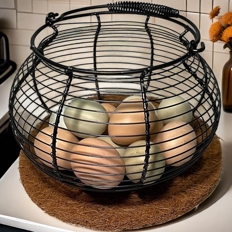 Egg Basket for Gathering Fresh Eggs, Retro Handle Egg Gathering Basket with Mat, Metal Egg Holder Countertop, Chicken Egg Basket for Farmhouse - color: Black