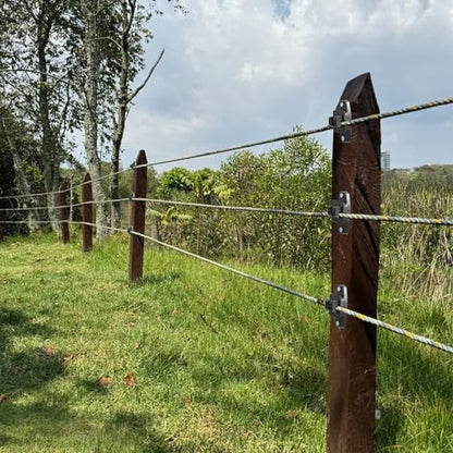 Electric Fence Insulators for Wood Post Claw Black, 100 Set | 3.35" UV-Stabilized Plastic Insulators Accessories with 200 Screws for Wire Polywire Poly Rope Fencing on Farms